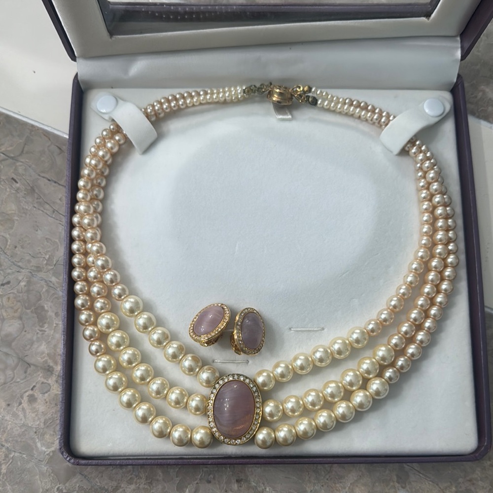 Elegant Pearl Jewelry Set